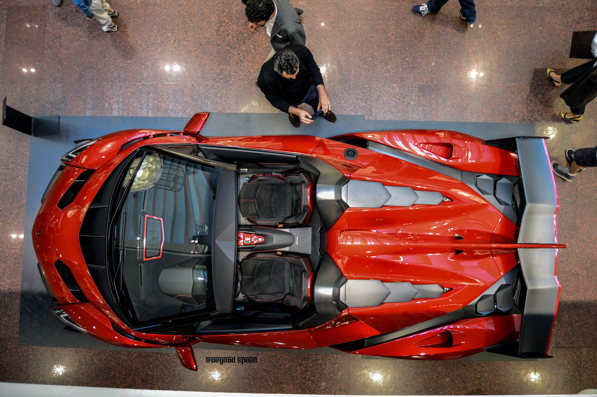 Veneno Roadster